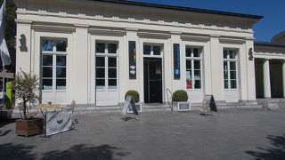 旧市街地の入り口にあります。