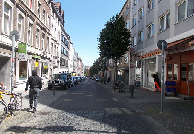 アーヘン中央駅から北に延びる通りです。