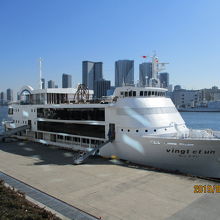 竹芝桟橋に停泊する船