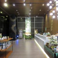 ロビー、正面は普通ですが…