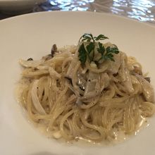 ツナときのこのクリームソース