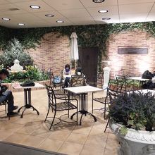 休憩スペースが数カ所ありました。