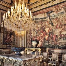 豪華絢爛な室内