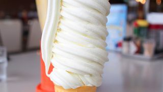 お箸で食べるソフトクリーム