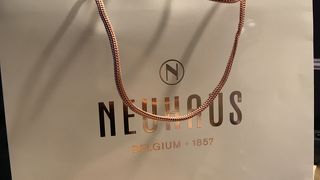 ノイハウス (聖バーフ大聖堂広場店)