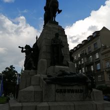 グランウォルド記念碑