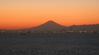 5階展望デッキから夕焼けと東京の夜景、富士山を見ました