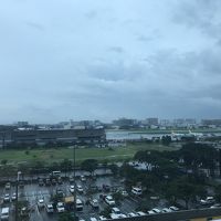 部屋からはターミナル3と滑走路が見えた