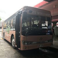 空港ターミナルとホテルを結ぶバス