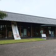 粋な煙草入れの展示 ♪