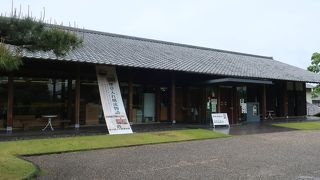 粋な煙草入れの展示 ♪