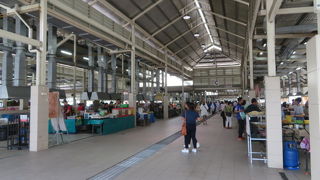 生鮮食品中心の市場