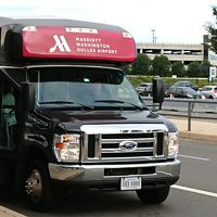 無料シャトルです。15分に1本程度。