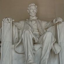 これがメインのリンカーン像。