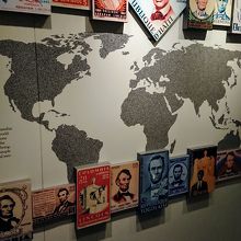 博物館内に、リンカーン大統領を描いた世界の切手コーナーが。