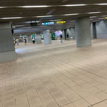 西門駅から桃園MRT駅への道