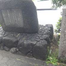 石碑の句のほうは達筆すぎて読みにくいのが難点
