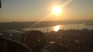 ガラタ塔から夕焼けのイスタンブールを眺む