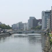 歩行者と自転車専用の橋です