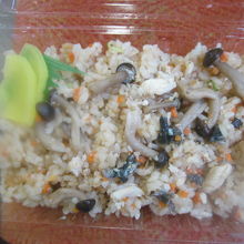 半額で購入したあまごめしの様子