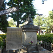 知られていない日本のナイチンゲールの銅像。