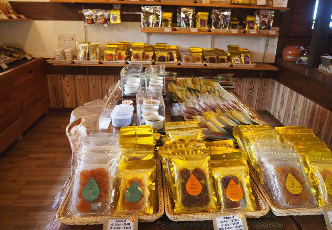 国産のドライフルーツが揃っています