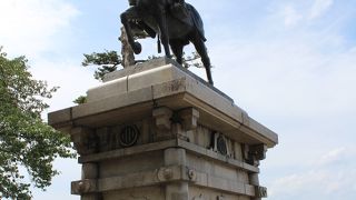 伊達政宗像と仙台市の眺望