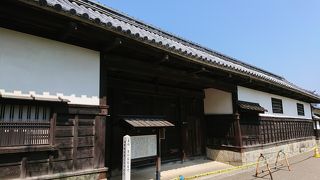 立派な香川家長屋門!!