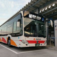 2両編成の連節シャトルバス