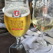 3dl生ビール2杯(8CHF)、白ワイン2dl(10CHF)