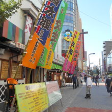 浅草演芸ホールから六区ブロードウェイ北側を望む