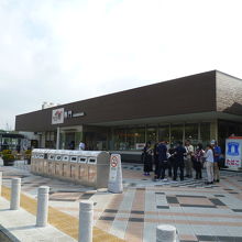 早朝からも混雑しています