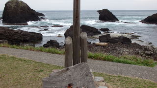 観音洞や古代人の住居跡などがある