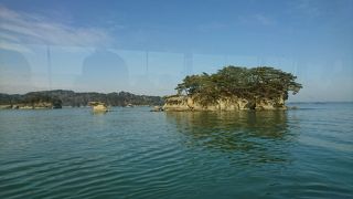 海から松島を眺める