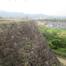 石垣越しに眺める景観の一例