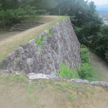 高所恐怖症の方は、特に石垣沿いを歩くのは危険かも…。