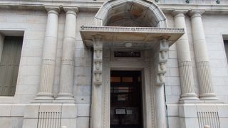 北陸初のエレベーターが展示してあります。