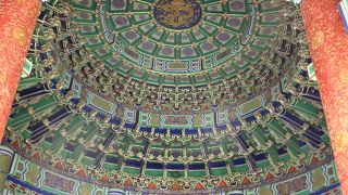 祈年殿より小さいがじっくり見られます