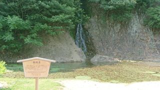 栗林公園紫雲山の人工の滝!!