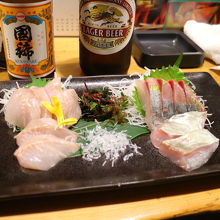 ホッケのお刺身と右は、シマアジ