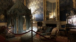 各部屋ごとに色彩の違う、美しいインテリア