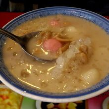 シャリシャリの氷の上からお汁粉