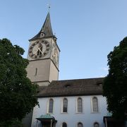 大きな時計の教会