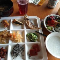 朝食のバイキング