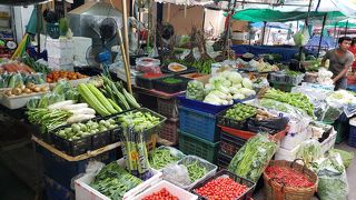 花、野菜などのローカル市場