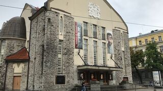 新市街のシックな建物