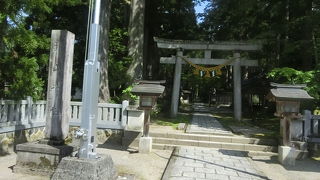 立山連峰の雄山にかかる神社です