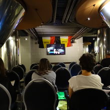 よくわからない映像がひたすら流れてました。