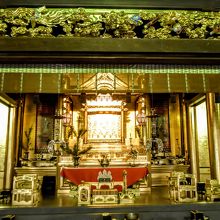 御影堂内部