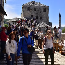 橋の上は滑り易い